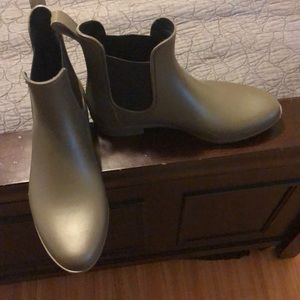 Ankle rain boots